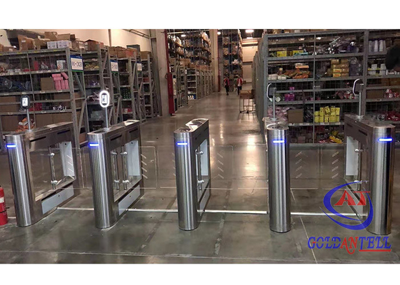 Torniquete interior del control de acceso del taller con el lector auto biométrico del reconocimiento