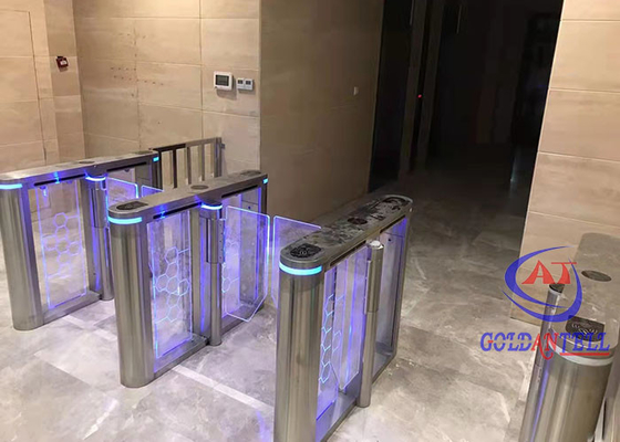Puerta de la barrera del oscilación de la salida de emergencia del gimnasio con el reconocimiento de la huella dactilar