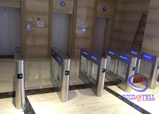 Golpe fuerte automático de la tarjeta del oscilación de la barrera de los carriles bidireccionales de clase superior de la puerta para el parque de atracciones
