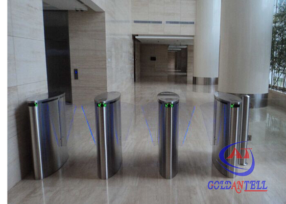 Vidrio de acrílico de la aleta de la barrera del grado automático contrario de la puerta 304 con la cerradura de la huella dactilar