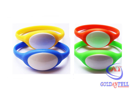 prenda impermeable Smart RFID de la ETIQUETA de NFC de la pulsera del silicón de la pulsera de 125khz 13.56mhz Rfid